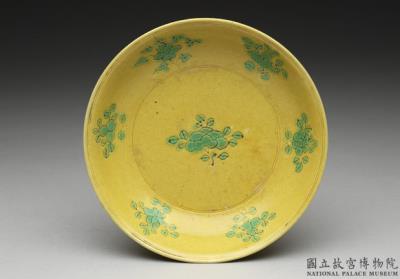 图片[3]-Yellow dish with green flower and fruit design, Ming dynasty, Jiajing reign (1522-1566)-China Archive